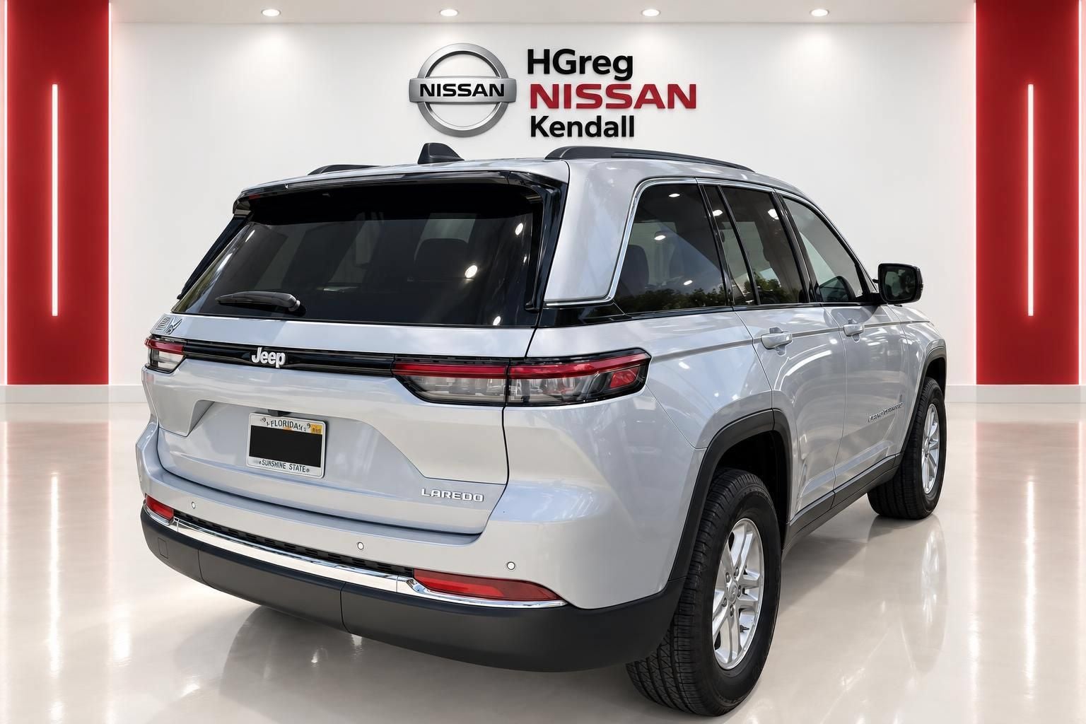 2025 Jeep Grand Cherokee Laredo