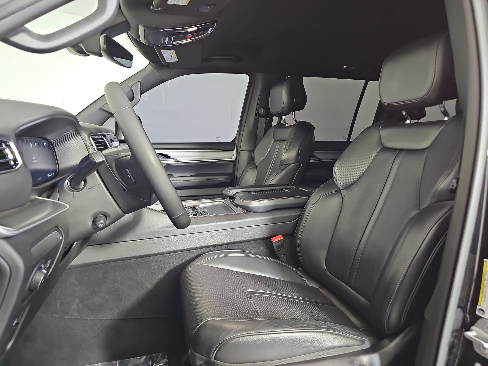 2025 Jeep Wagoneer Base