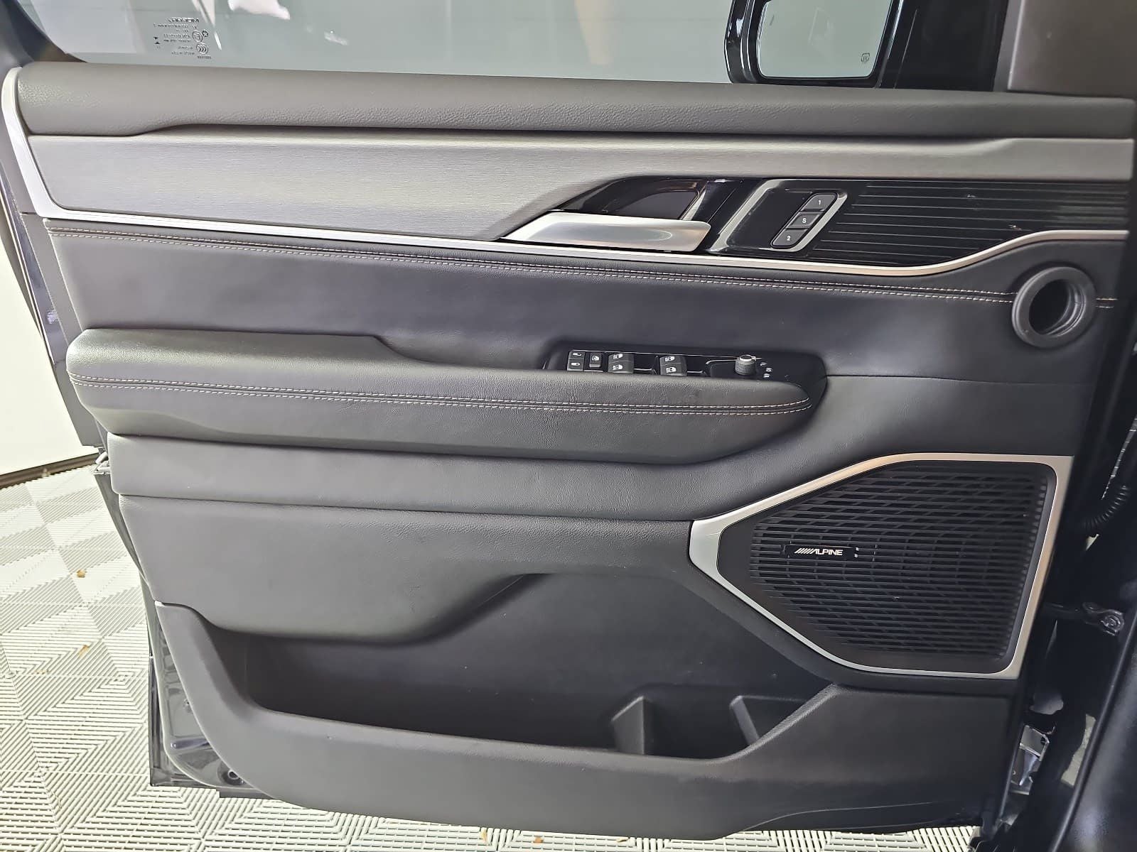 2025 Jeep Wagoneer Base