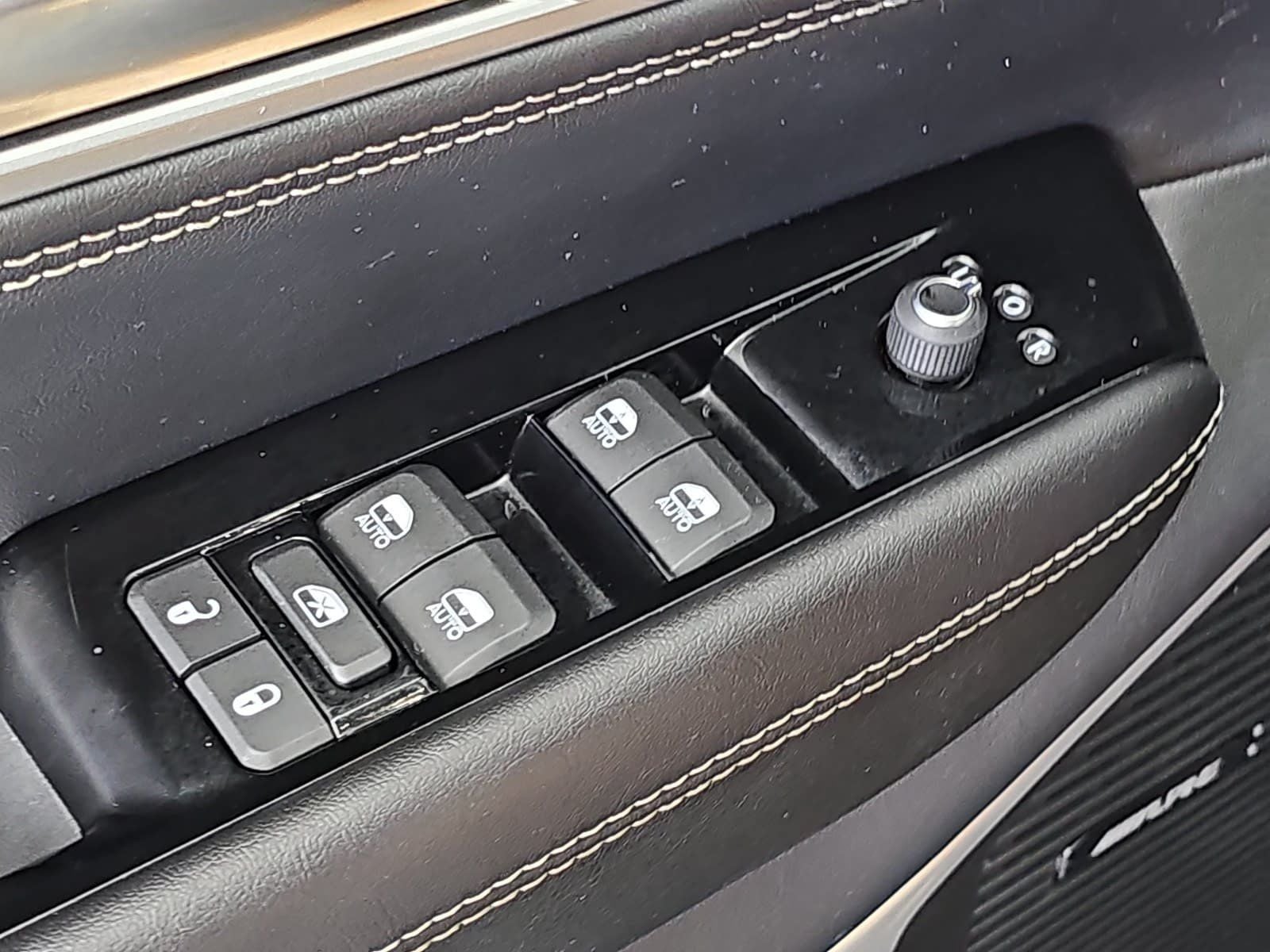 2025 Jeep Wagoneer Base