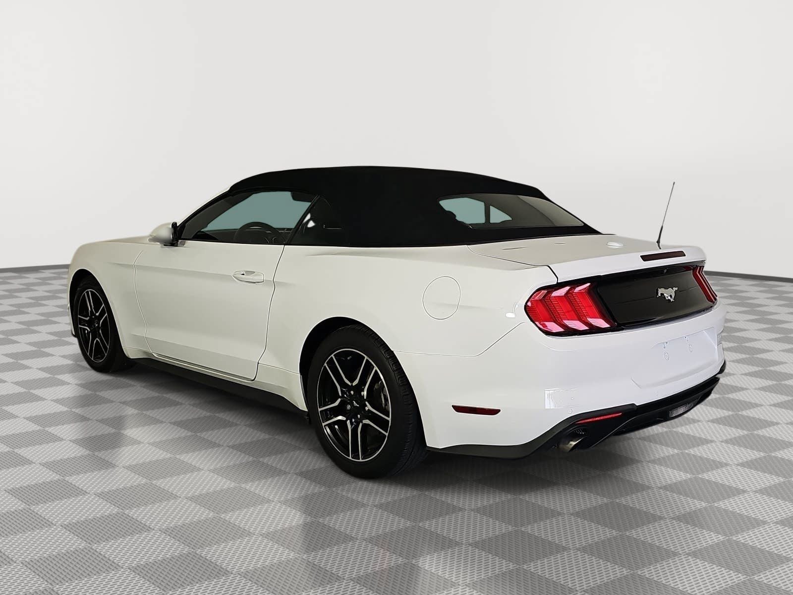 2022 Ford Mustang EcoBoost