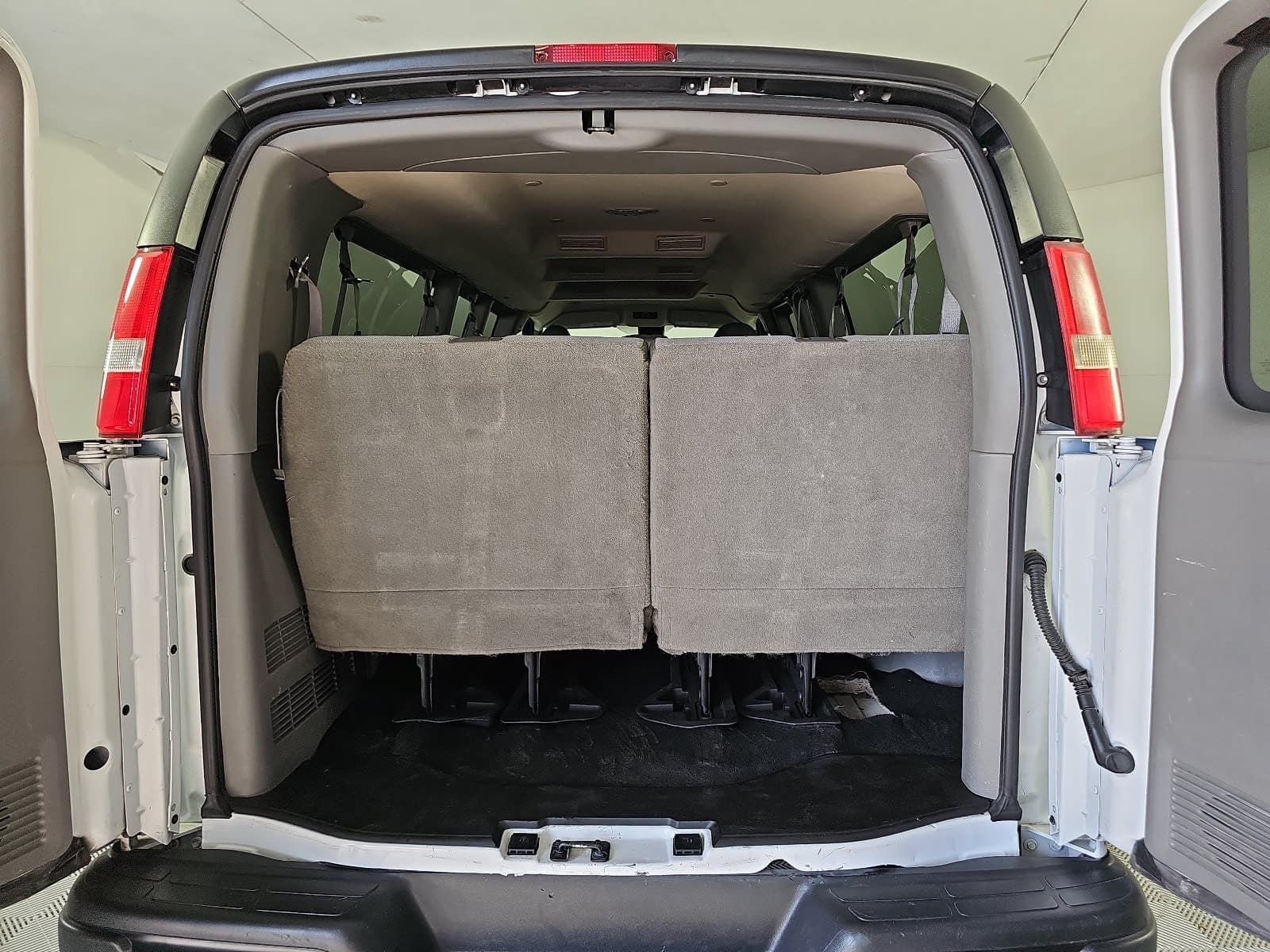 2024 Chevrolet Express 3500 LS Passenger