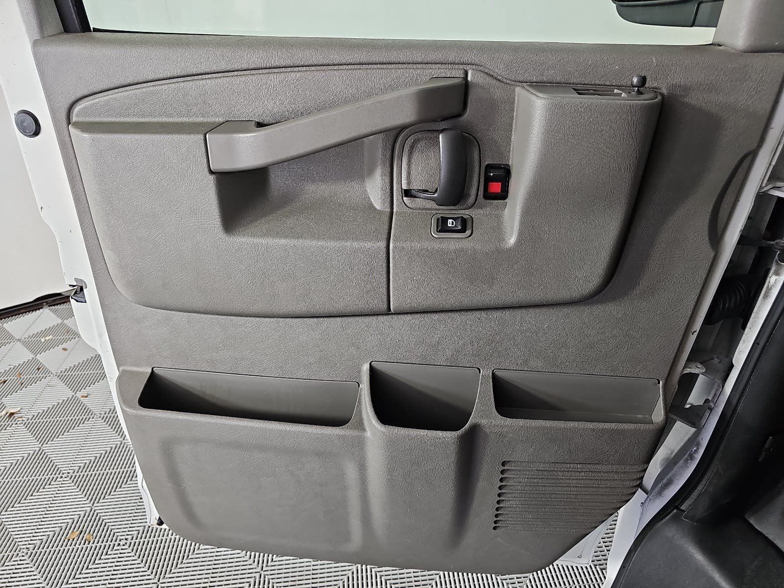 2024 Chevrolet Express 3500 LS Passenger