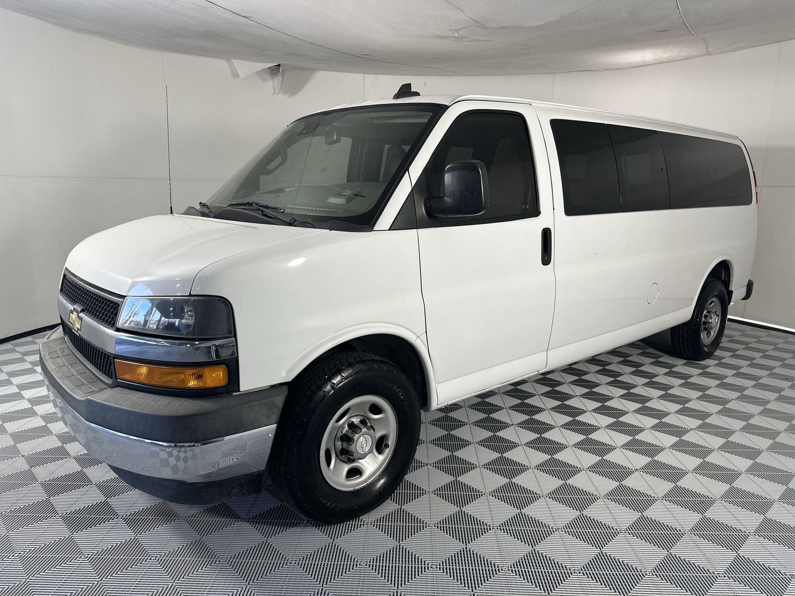 2019 Chevrolet Express 3500 LT Passenger