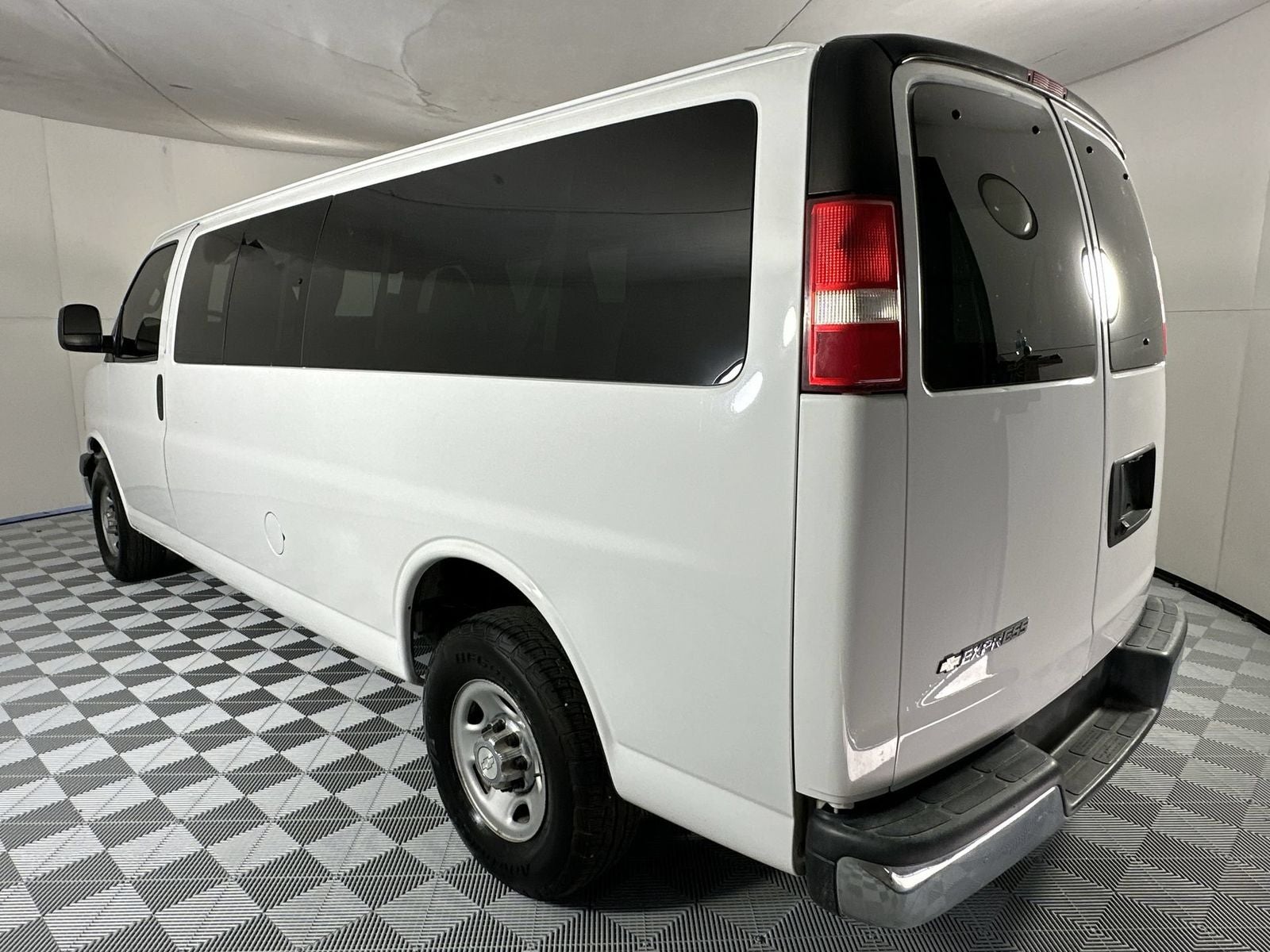 2019 Chevrolet Express 3500 LT Passenger