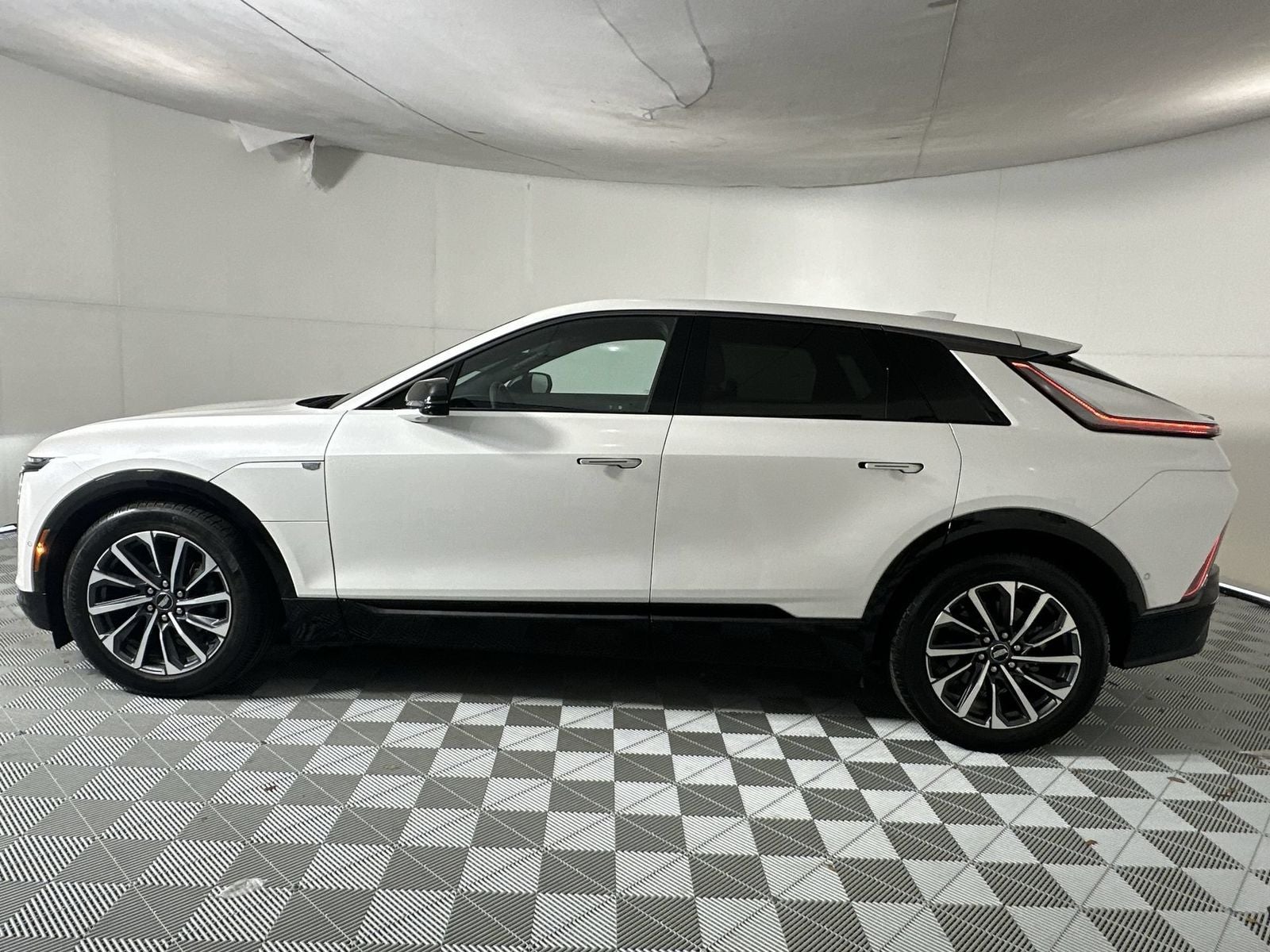 2024 Cadillac LYRIQ Sport
