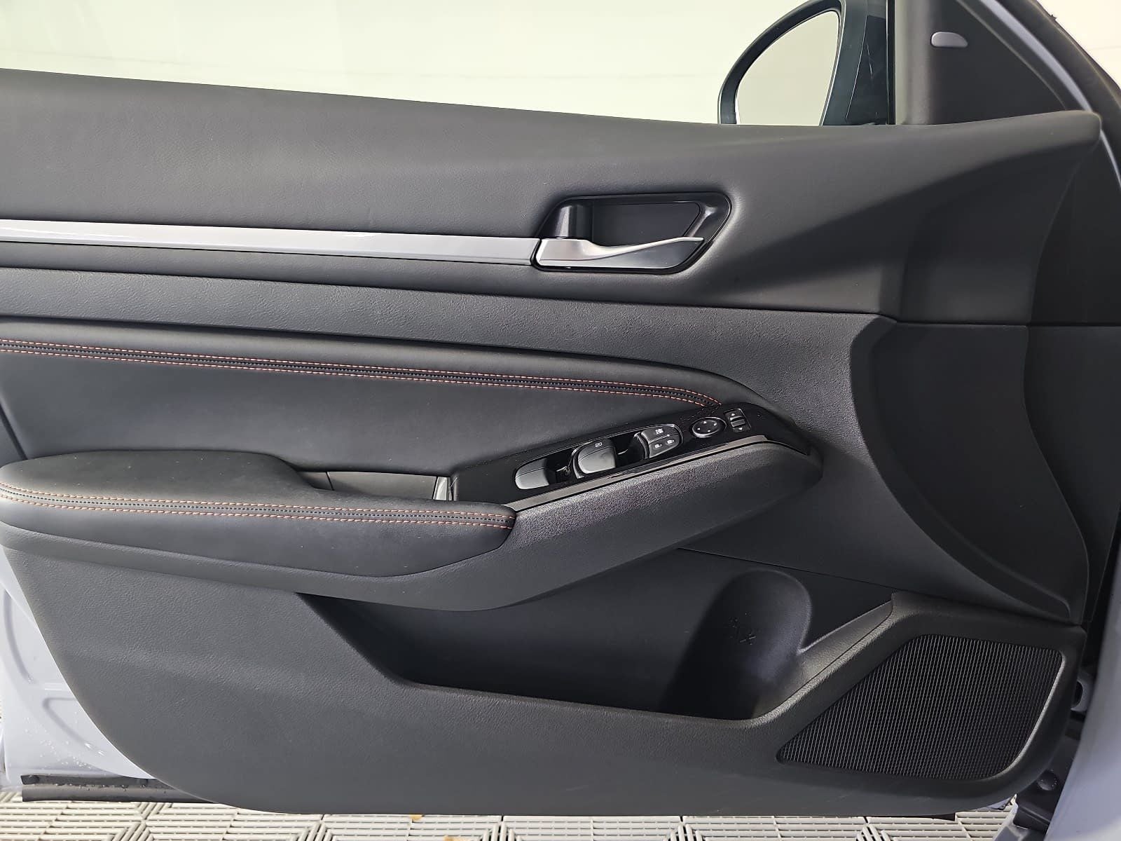 2023 Nissan Altima SR