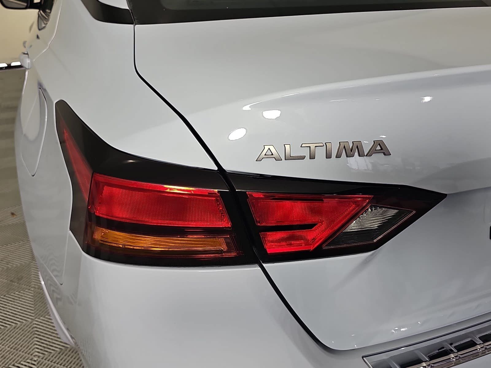 2023 Nissan Altima SR