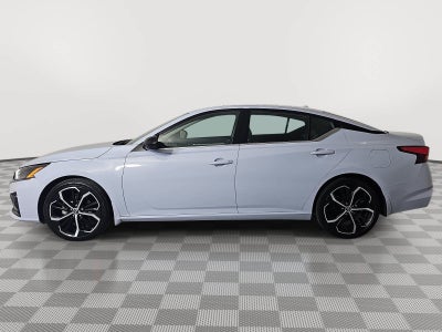 2023 Nissan Altima SR