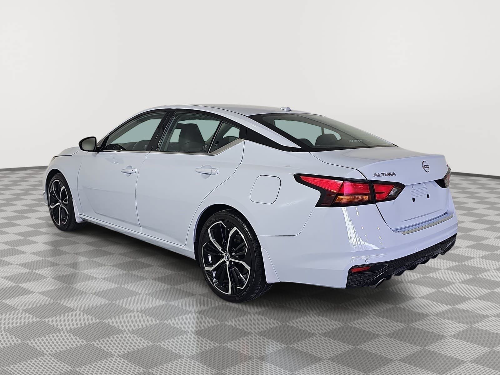 2023 Nissan Altima SR
