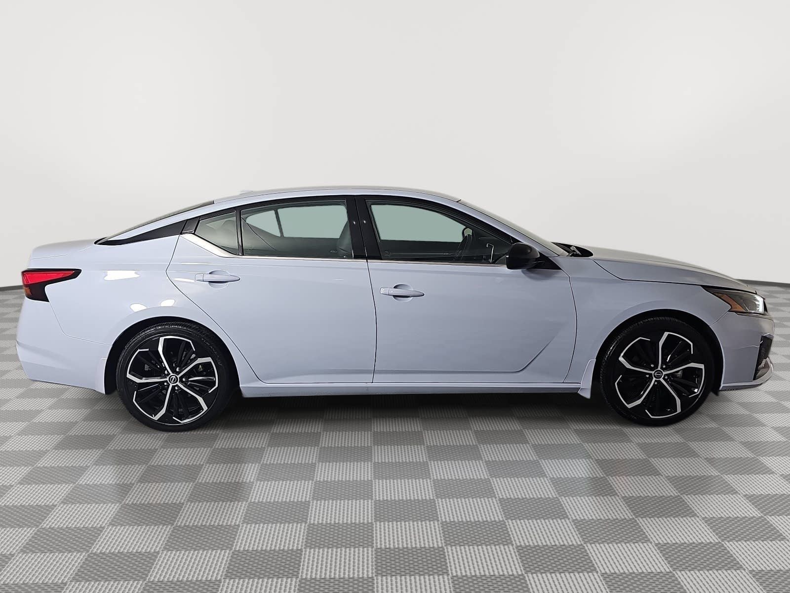 2023 Nissan Altima SR