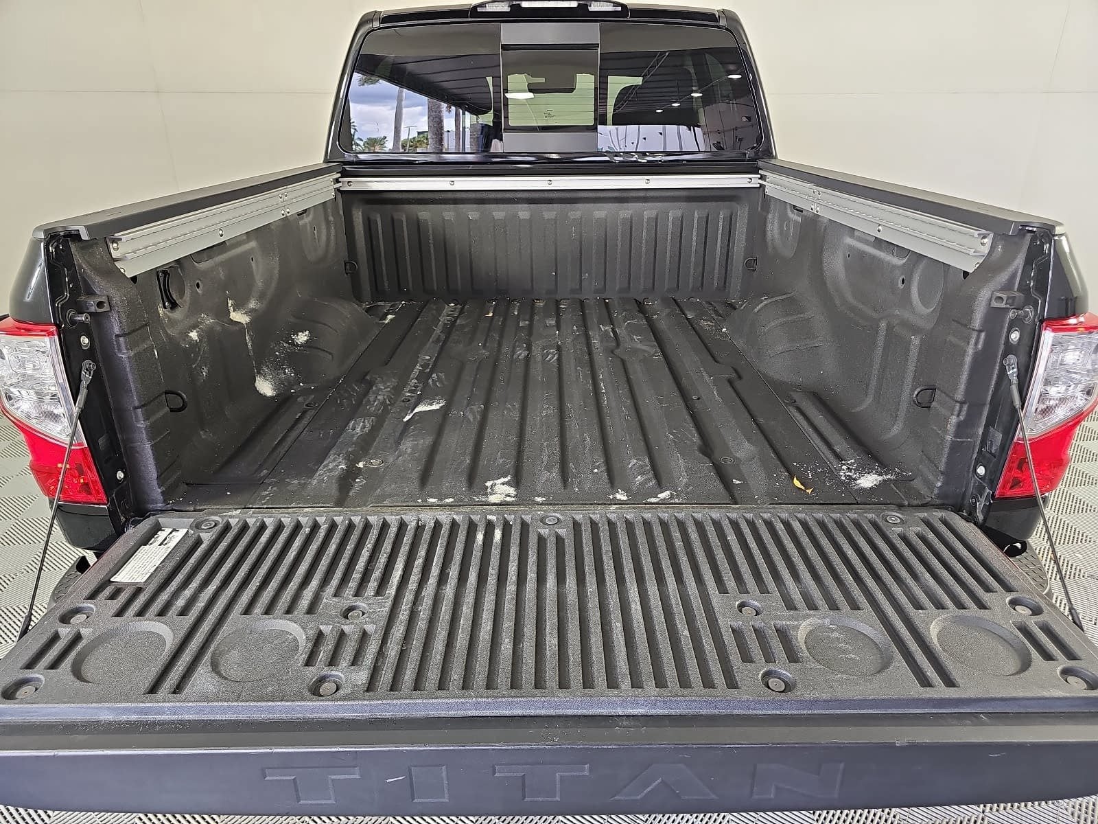 2023 Nissan Titan SV
