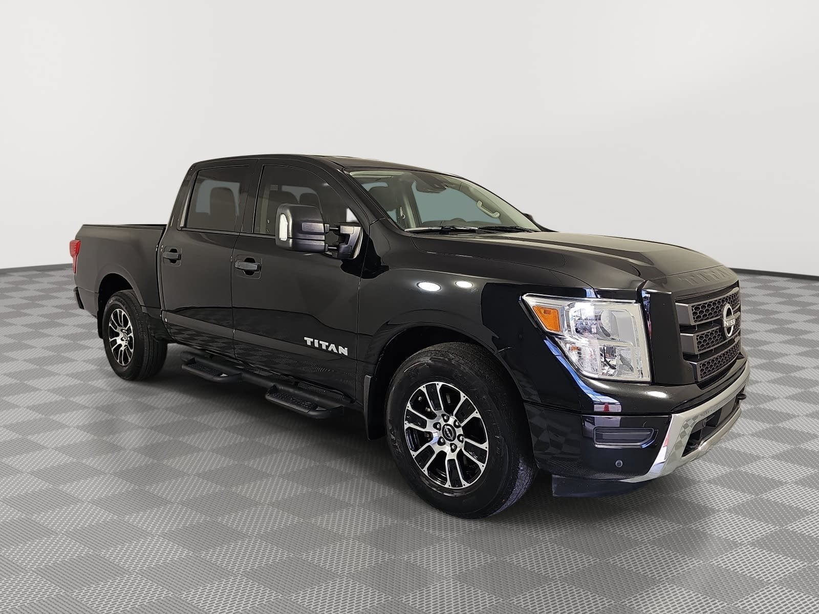 2023 Nissan Titan SV