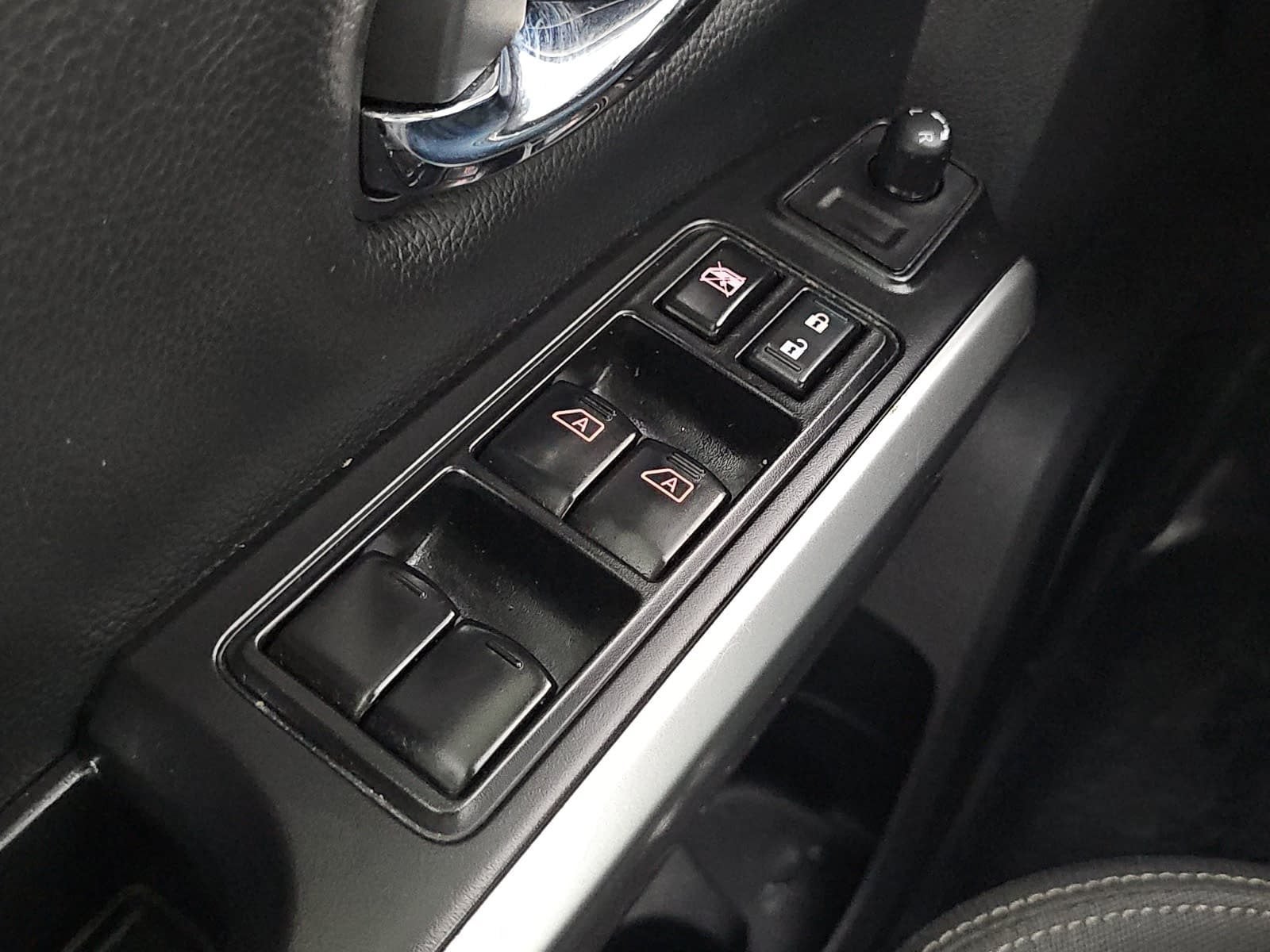 2023 Nissan Titan SV