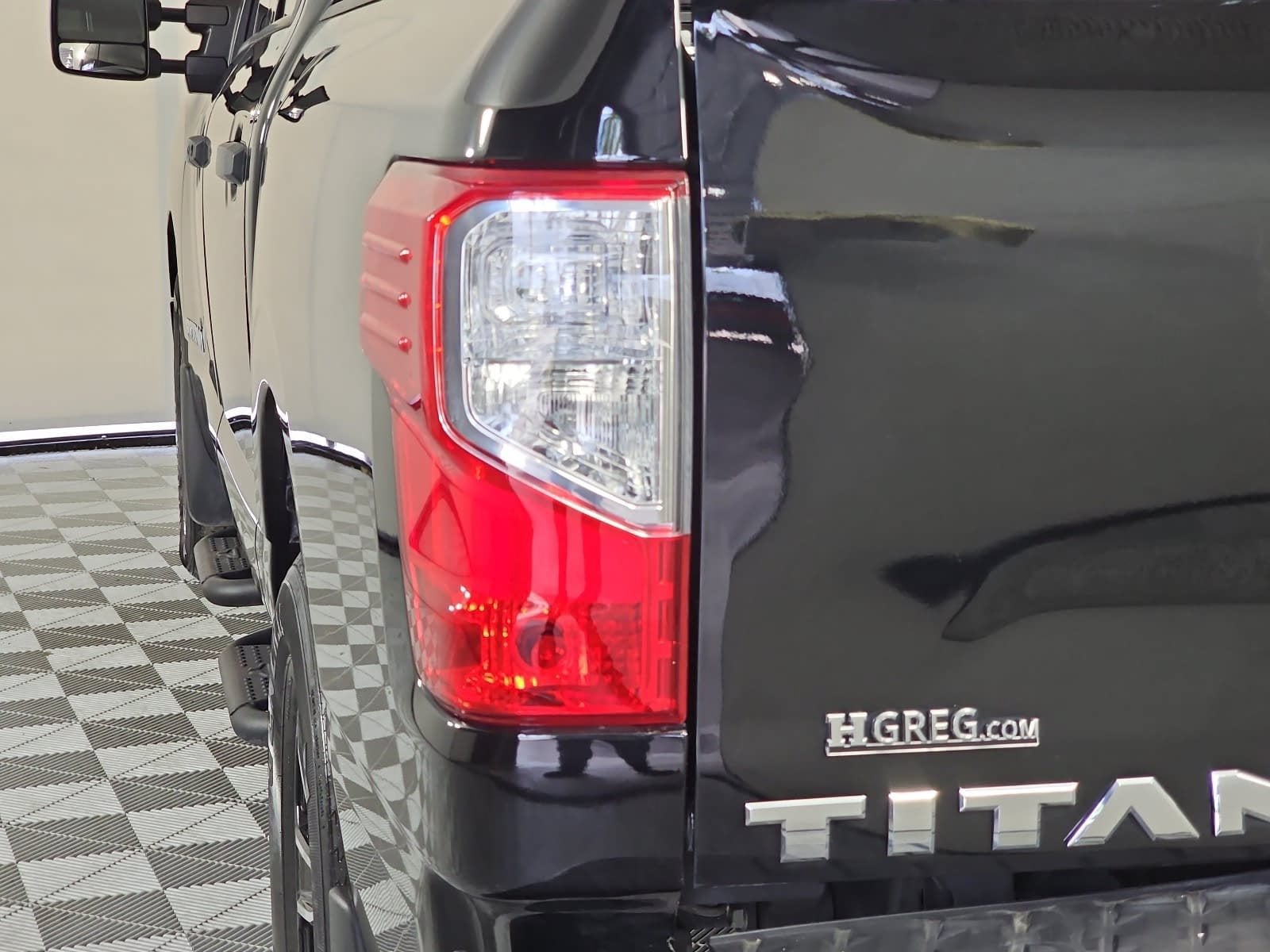 2023 Nissan Titan SV