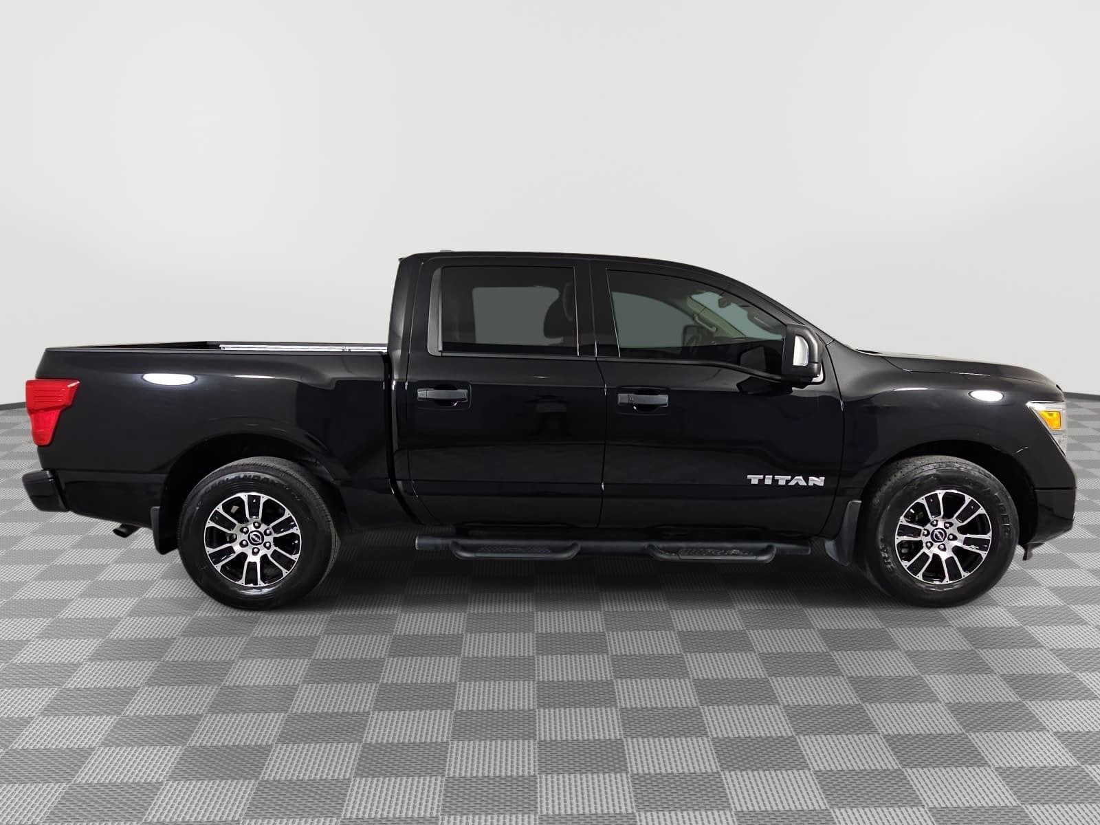 2023 Nissan Titan SV