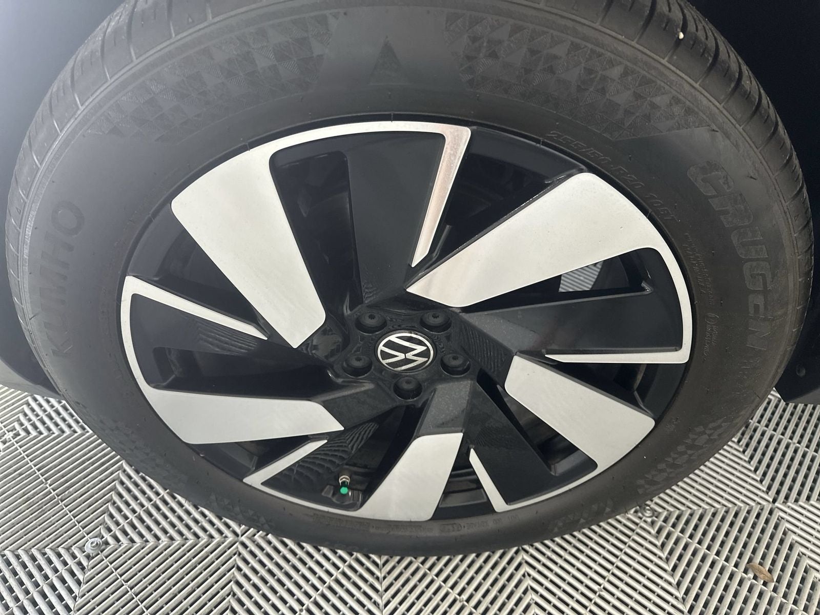2025 Volkswagen Atlas Cross Sport 2.0T SEL