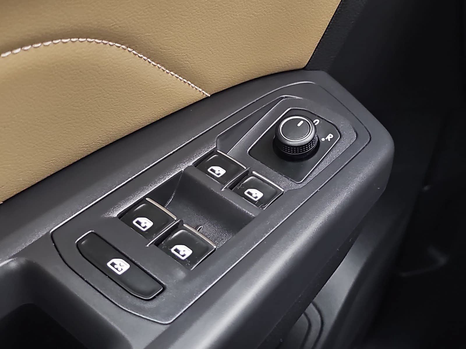 2021 Volkswagen Atlas Cross Sport 3.6L V6 SE w/Technology R-Line