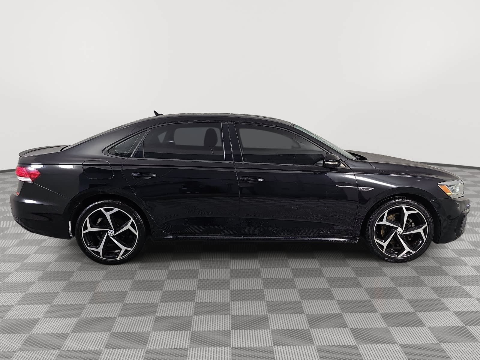 2020 Volkswagen Passat 2.0T R-Line