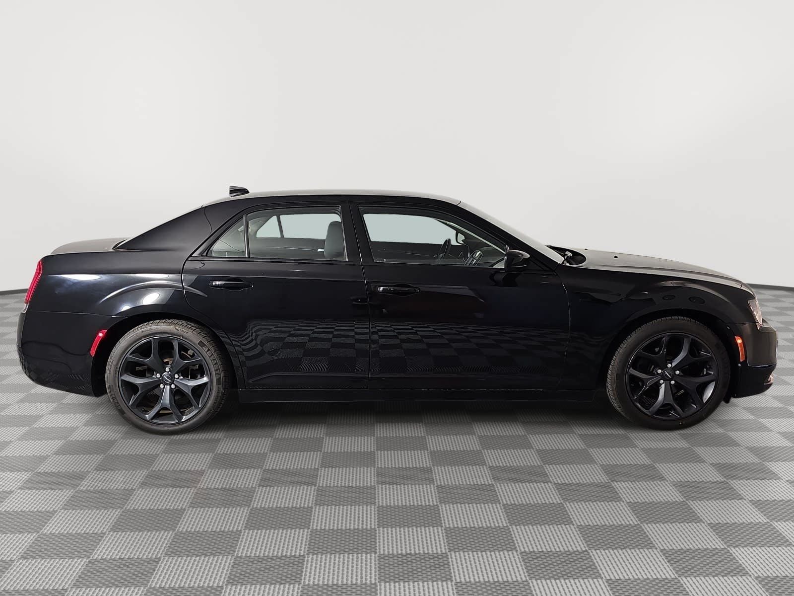 2021 Chrysler 300 Touring