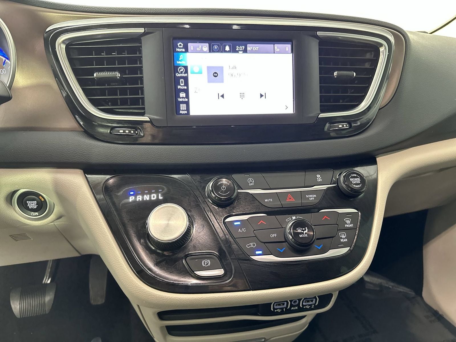 2023 Chrysler Voyager LX