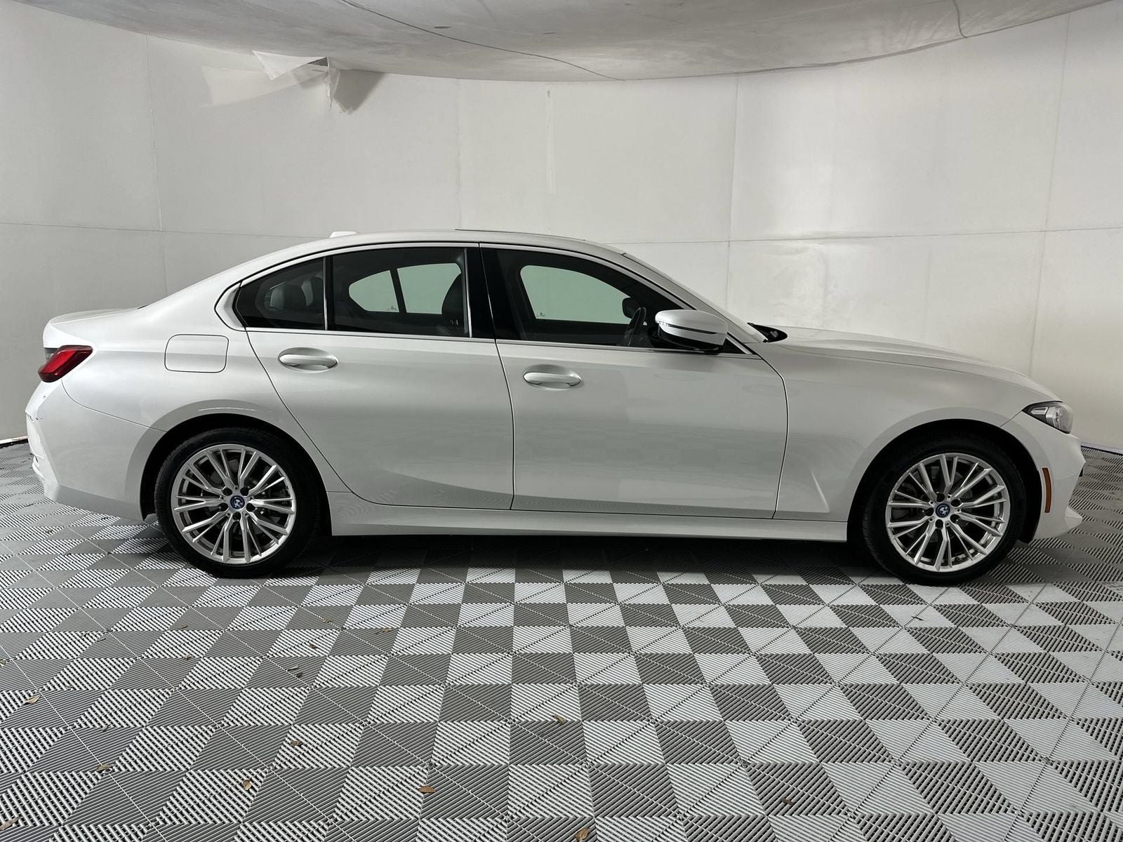 2024 BMW 3 Series 330e iPerformance