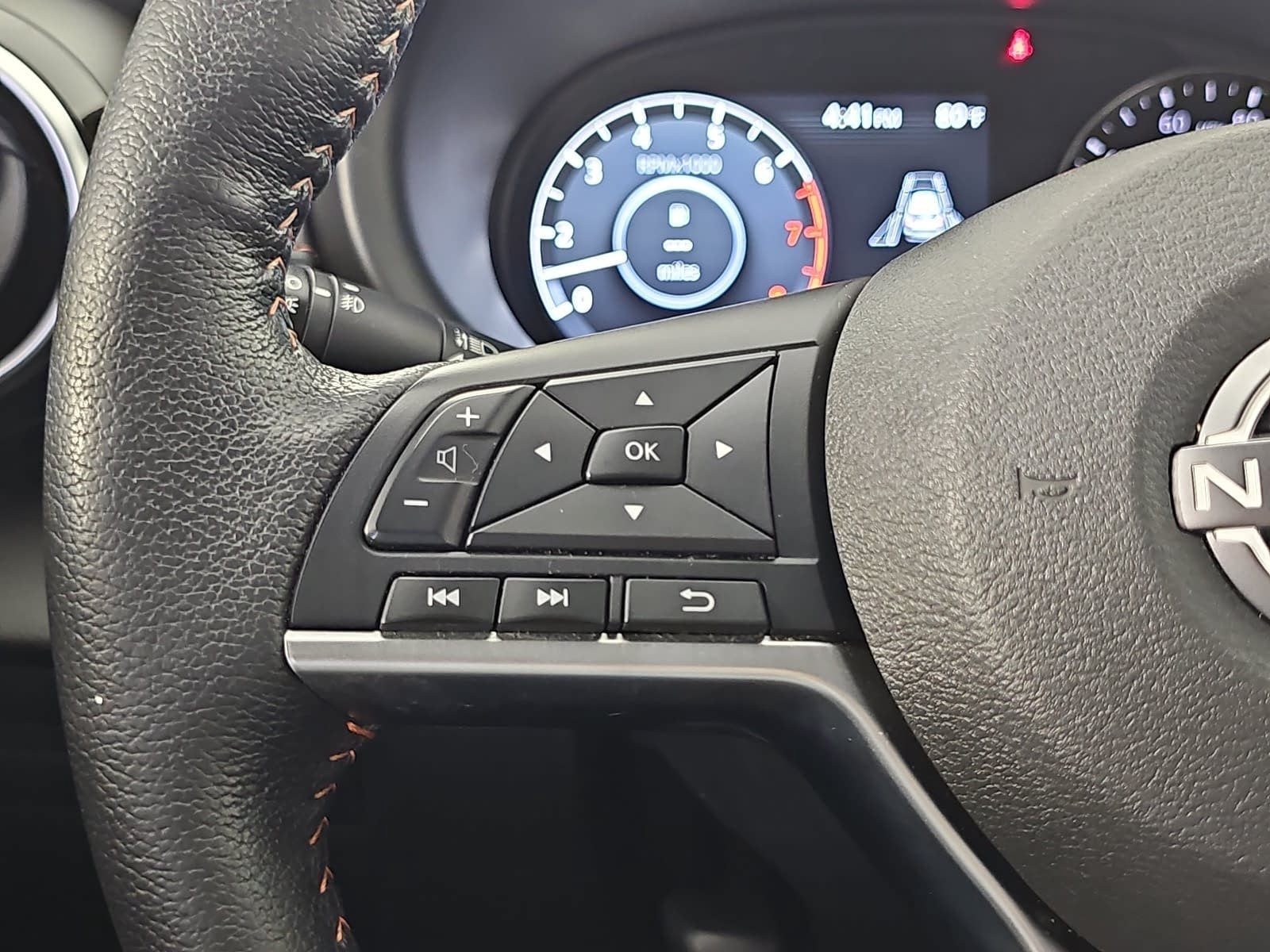 2022 Nissan Kicks SR