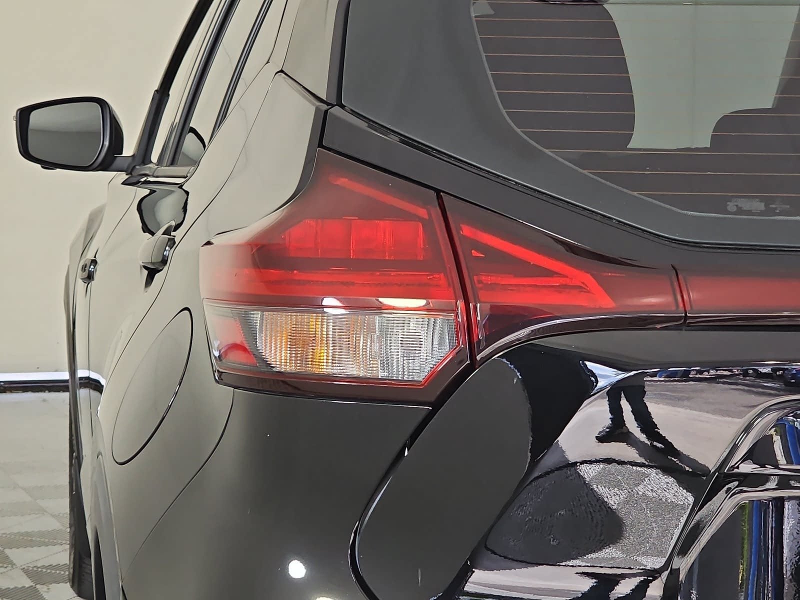 2022 Nissan Kicks SR
