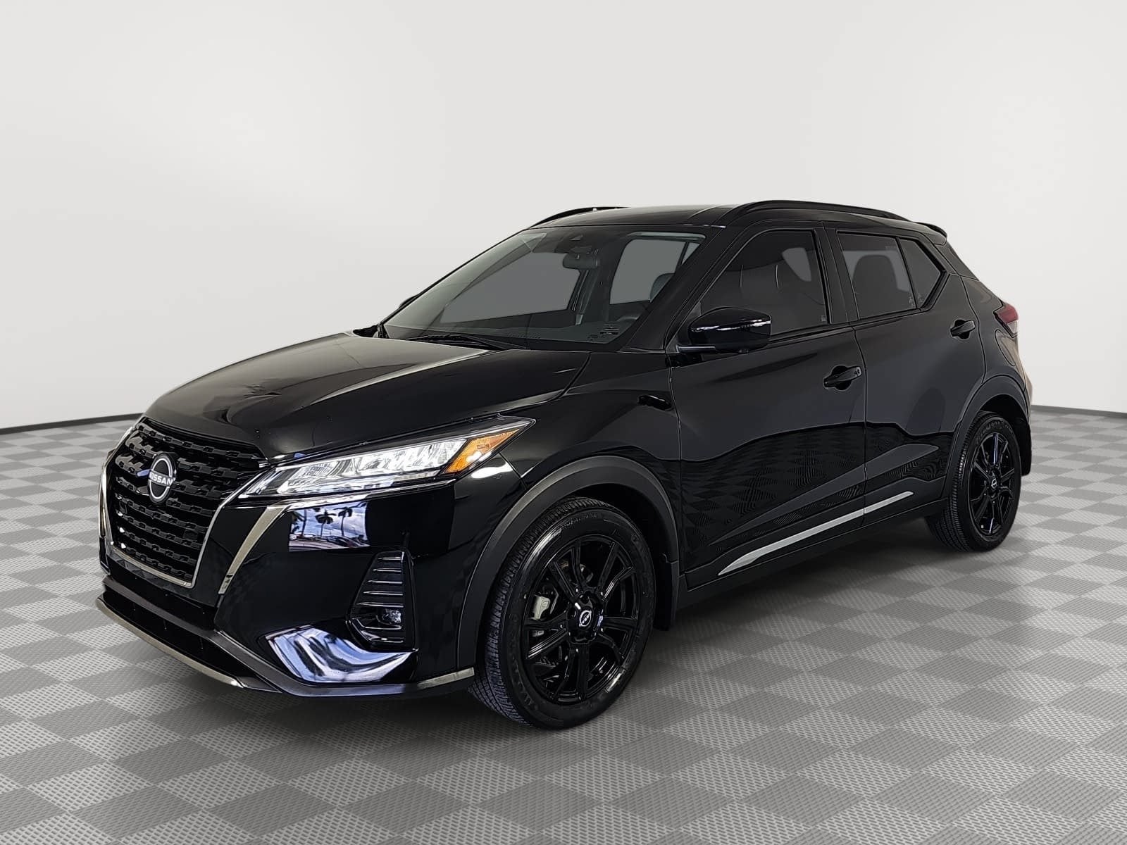 2022 Nissan Kicks SR