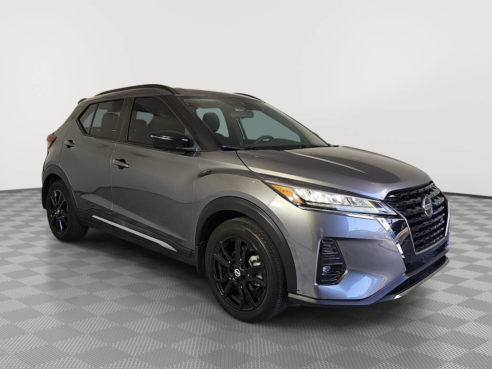 2021 Nissan Kicks SR