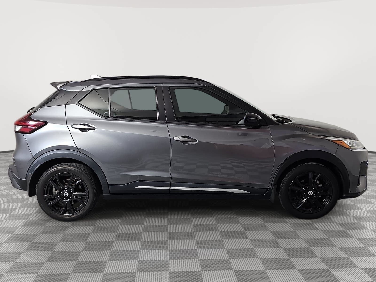 2021 Nissan Kicks SR
