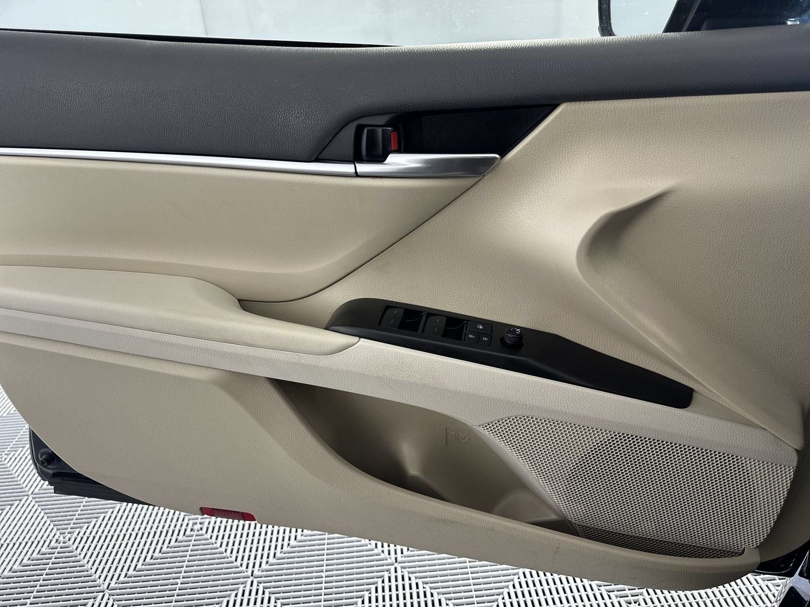 2021 Toyota Camry Hybrid LE