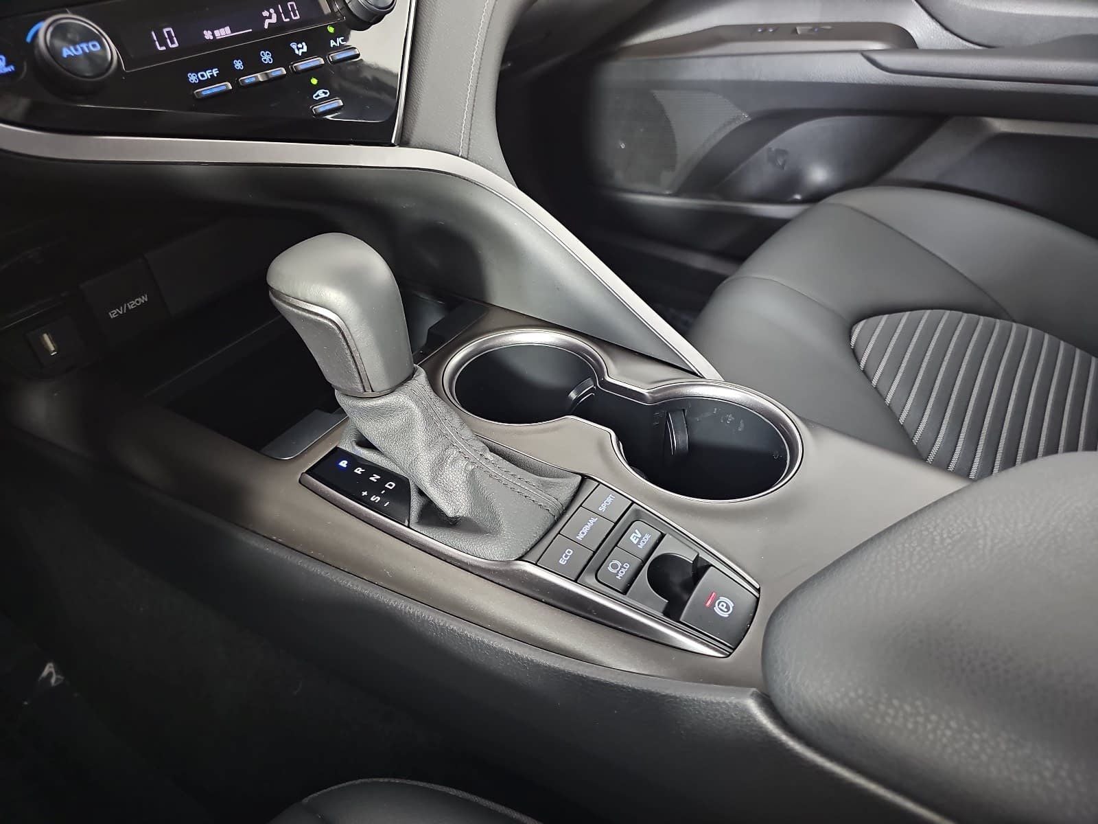 2023 Toyota Camry Hybrid SE