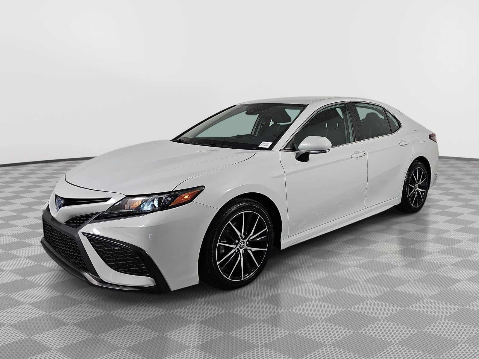2023 Toyota Camry Hybrid SE