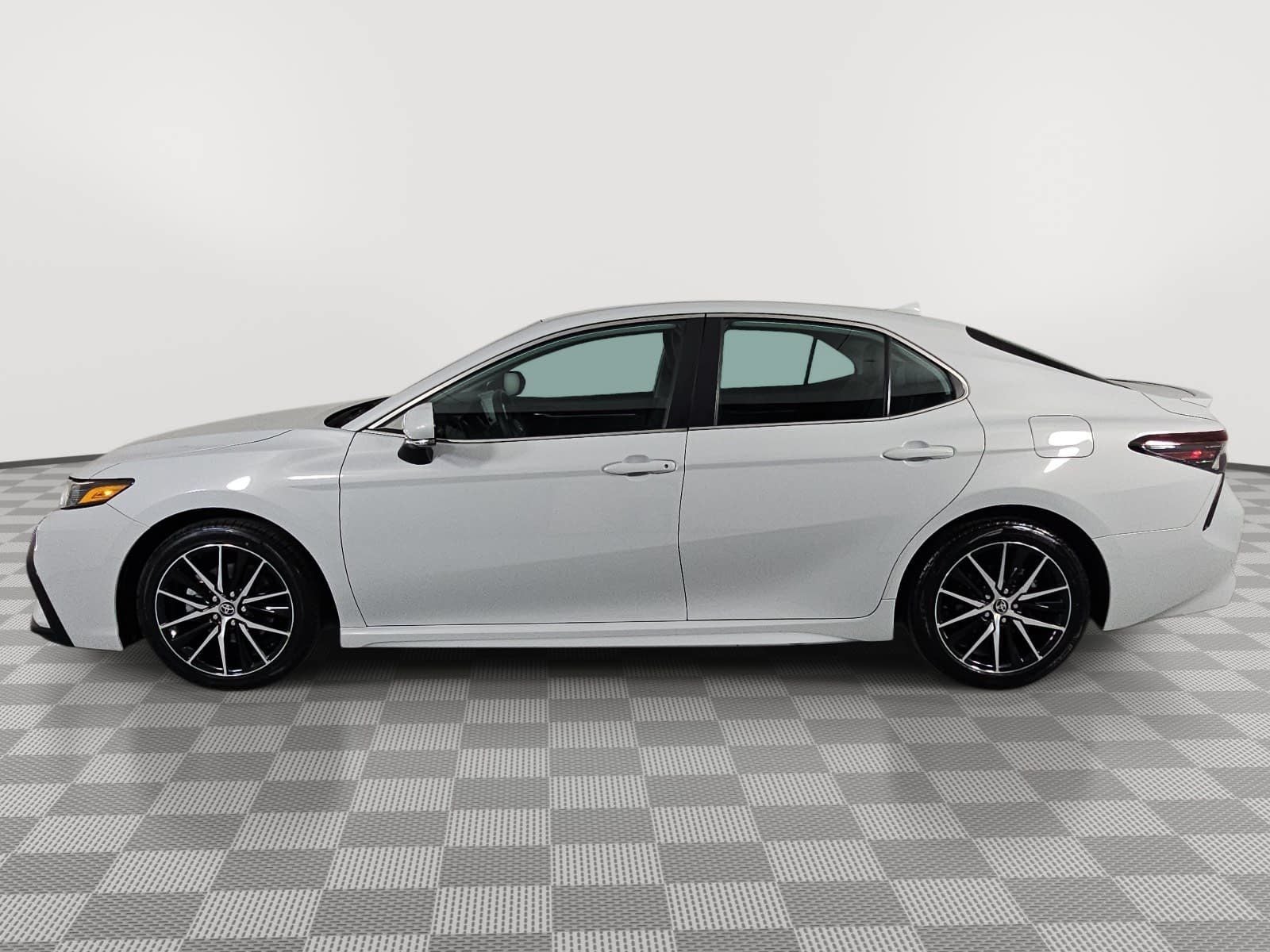 2023 Toyota Camry Hybrid SE