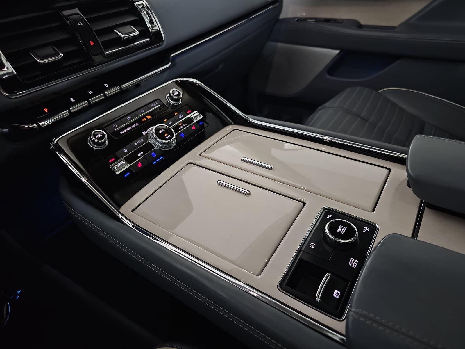 2021 Lincoln Navigator L Black Label