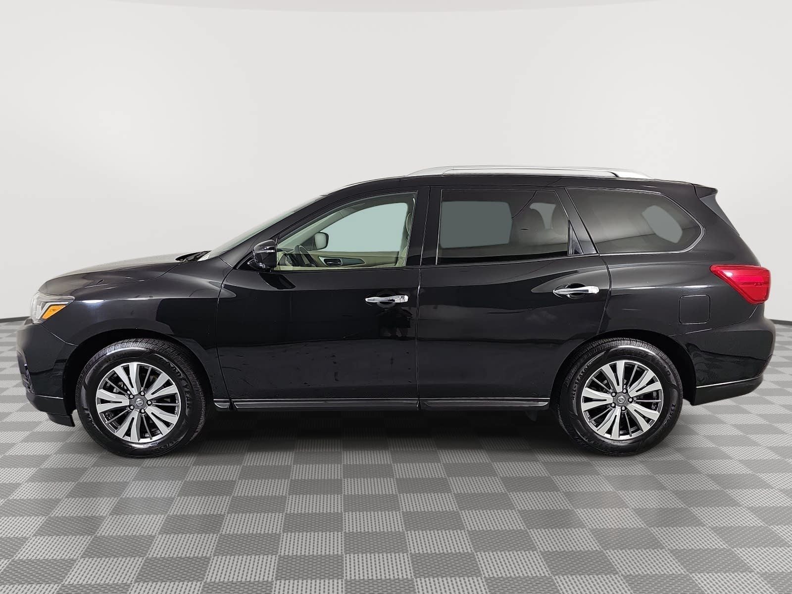 2020 Nissan Pathfinder SL