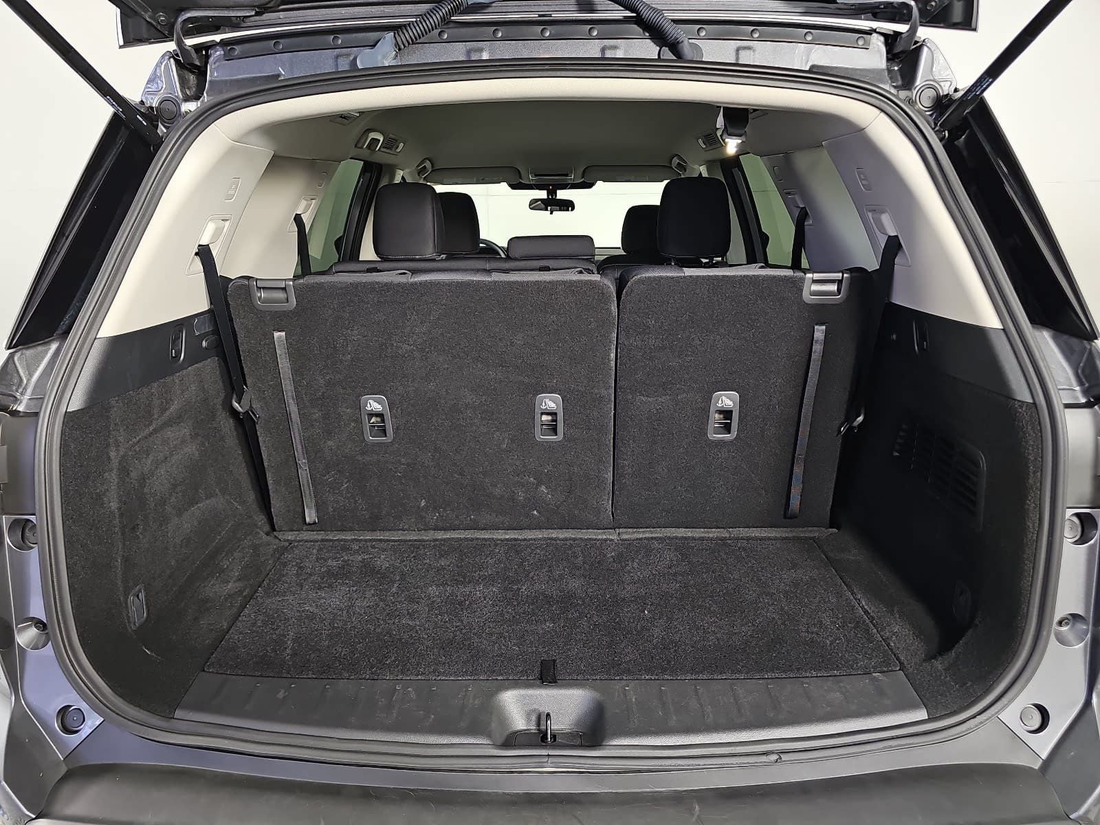 2025 Nissan Pathfinder S