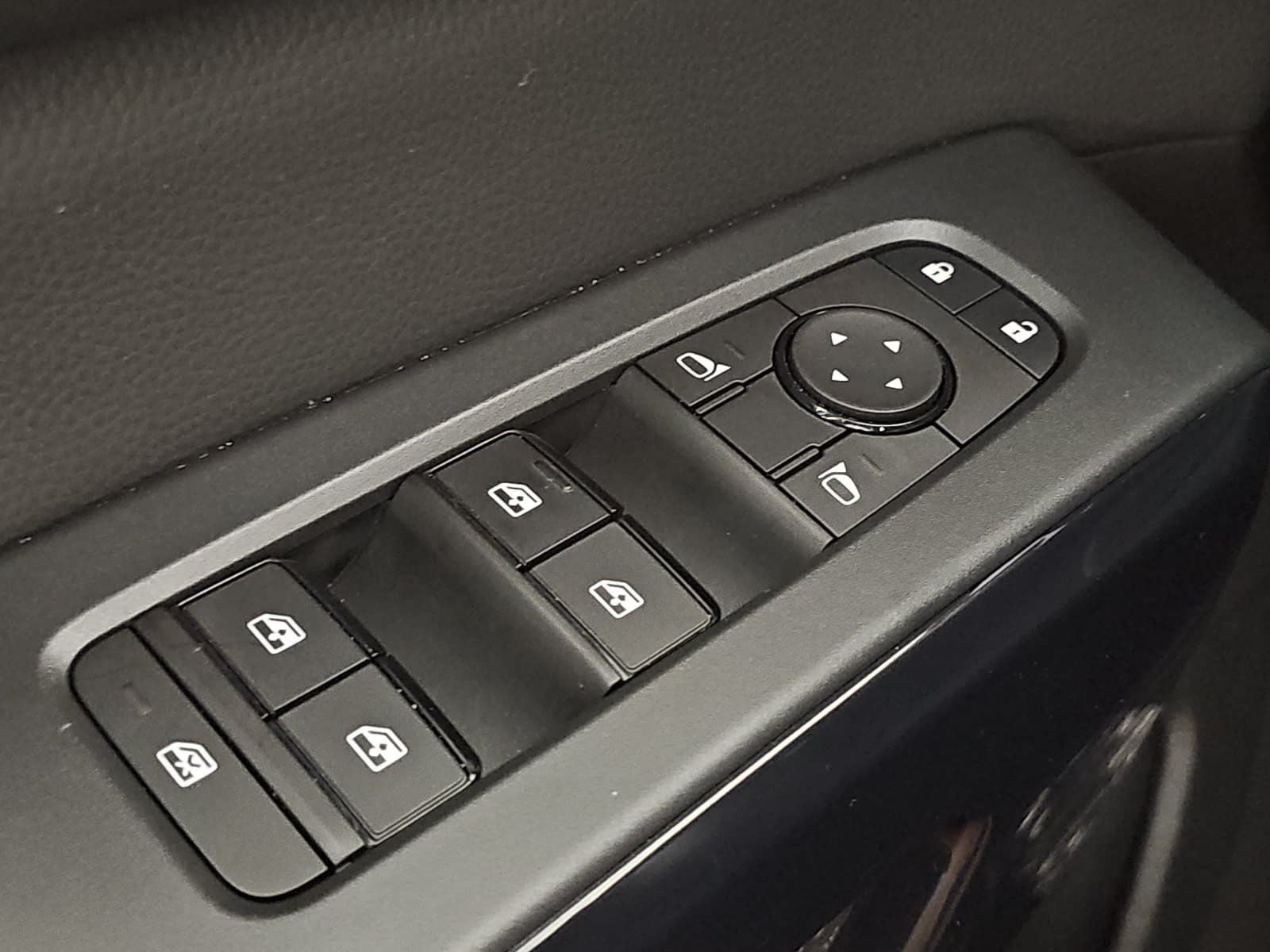 2025 Nissan Pathfinder S