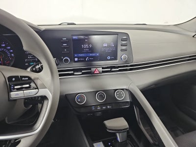 2022 Hyundai Elantra SE