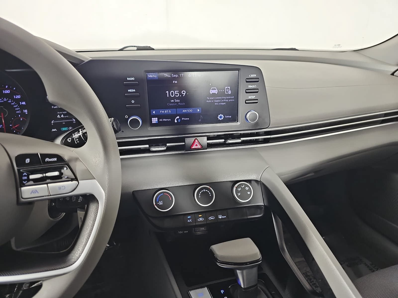 2022 Hyundai Elantra SE