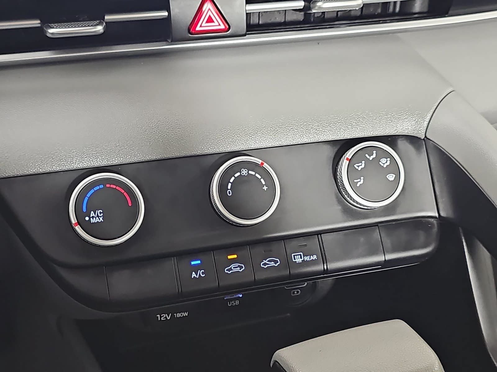 2022 Hyundai Elantra SE
