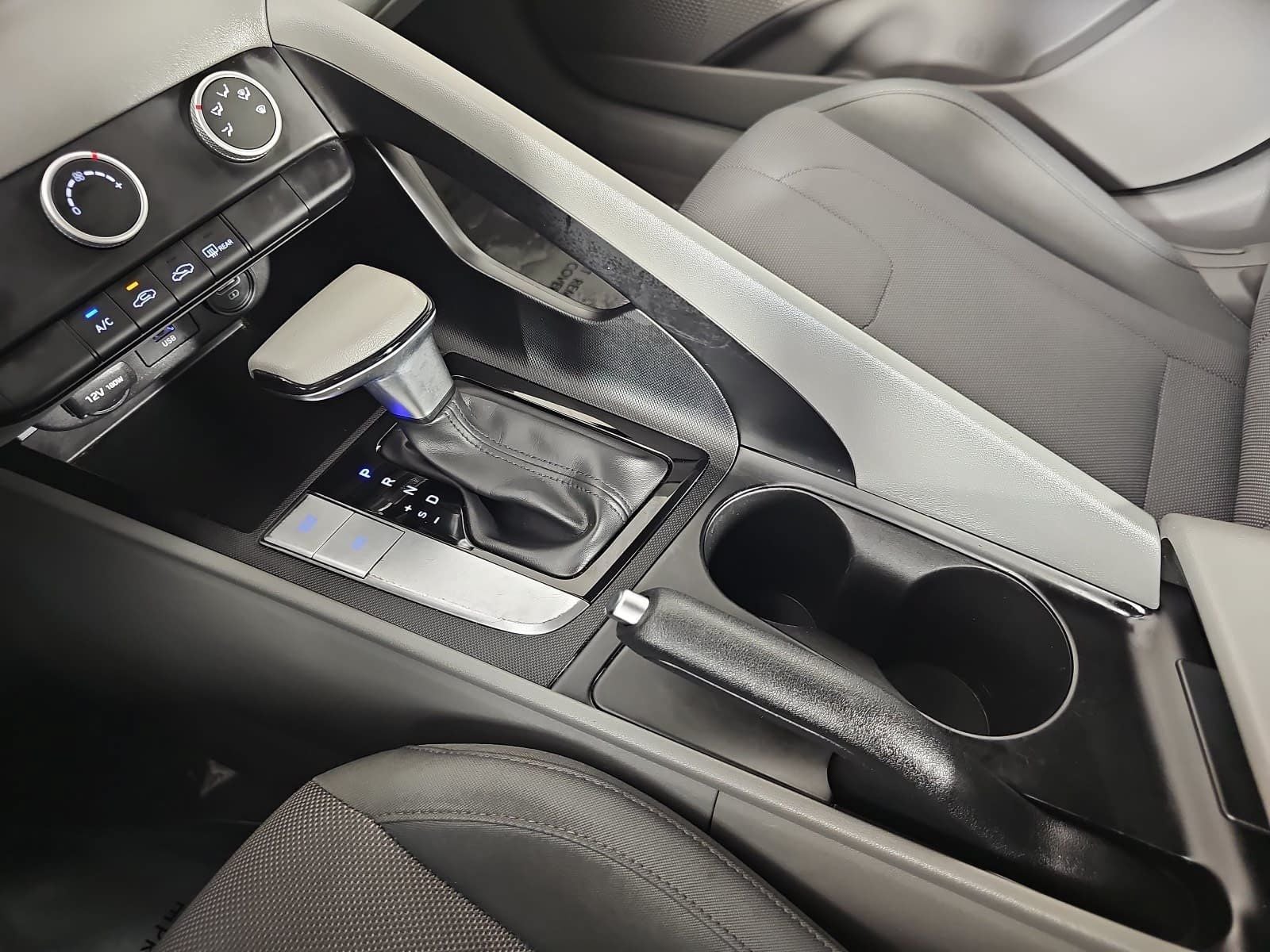 2022 Hyundai Elantra SE