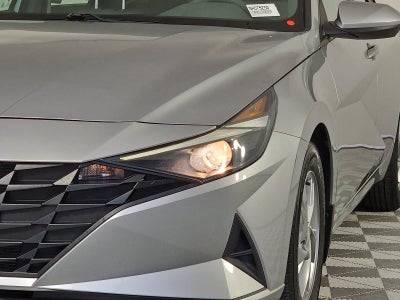 2022 Hyundai Elantra SE