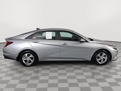 2022 Hyundai Elantra SE