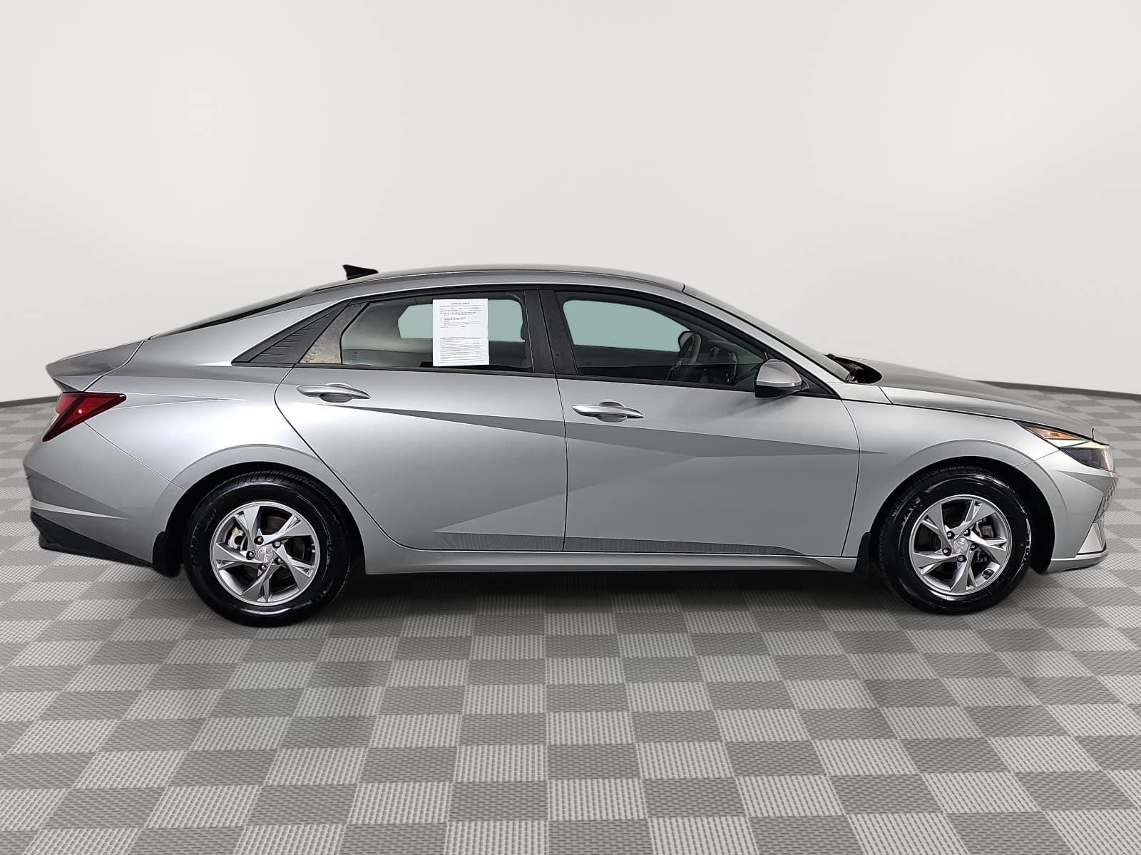 2022 Hyundai Elantra SE