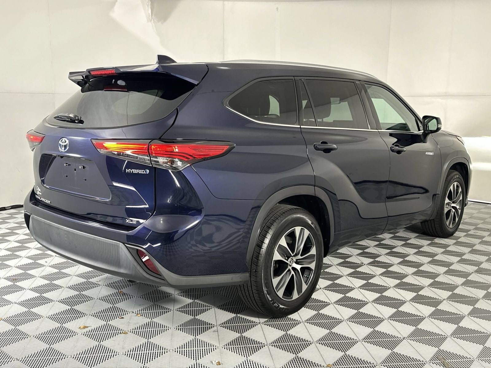 2021 Toyota Highlander Hybrid XLE