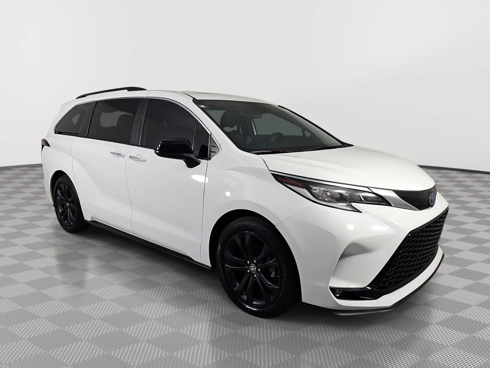 2022 Toyota Sienna XSE 7 Passenger