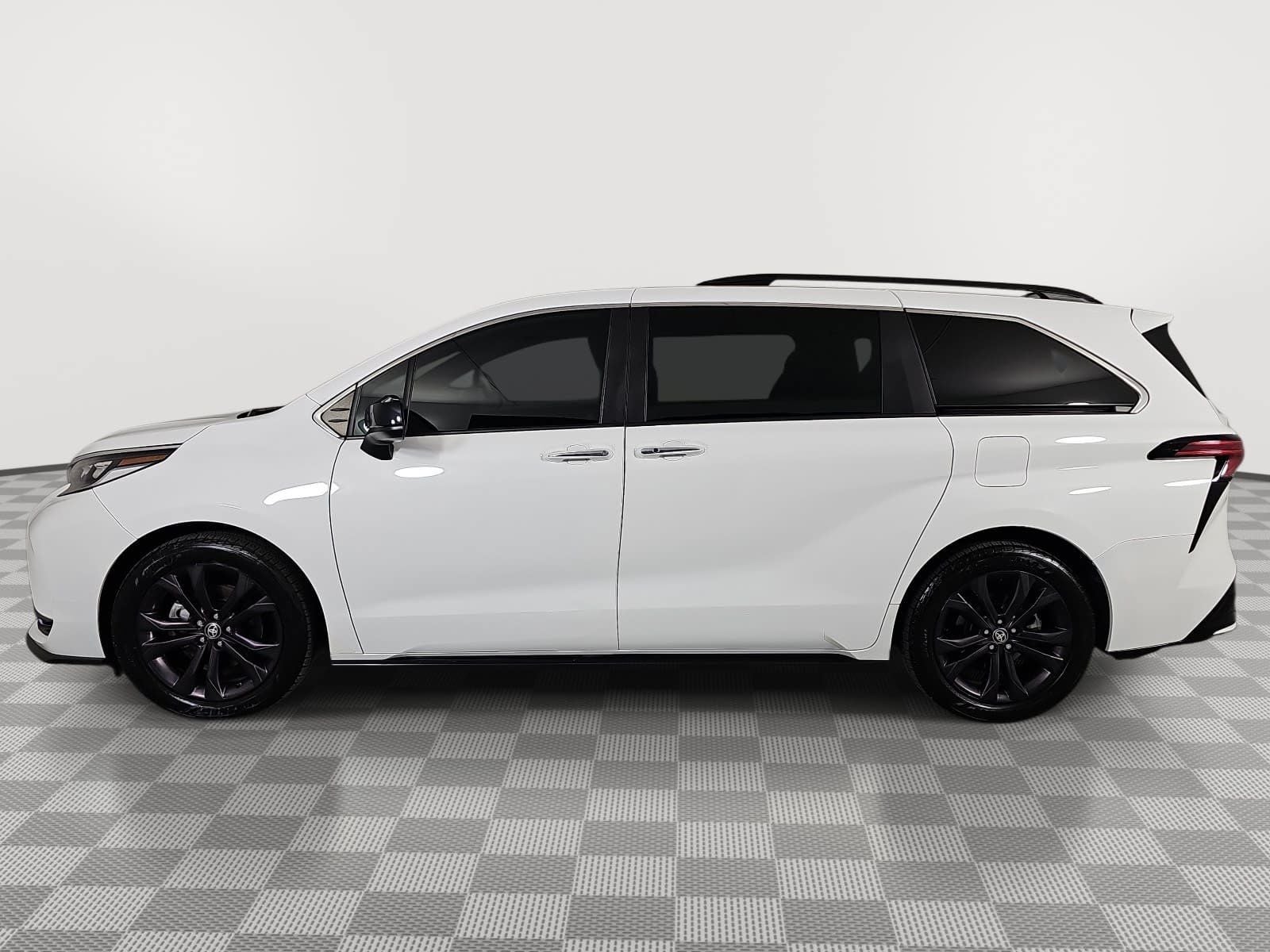 2022 Toyota Sienna XSE 7 Passenger