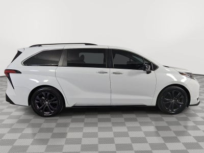 2022 Toyota Sienna XSE 7 Passenger